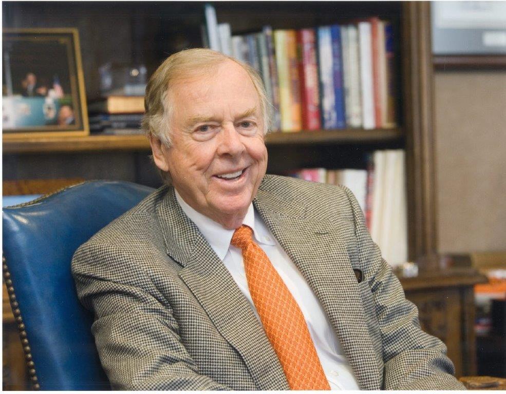 T. Boone Pickens at his desk in 2006